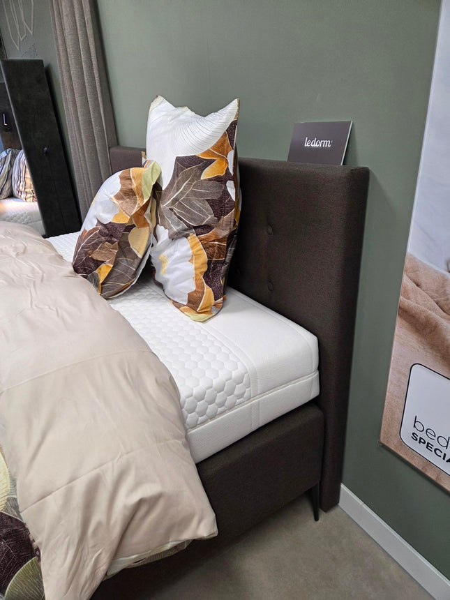 Ledorm, Showmodel Boxspring incl. Capiton hoofdbord en Angelo poten, geen matrassen!